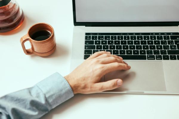 Hogyan segít a digitális könyvelés időt és pénzt megtakarítani?